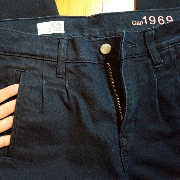Gap 1969 Tapered-Leg Jeans - Picture 4 of 11